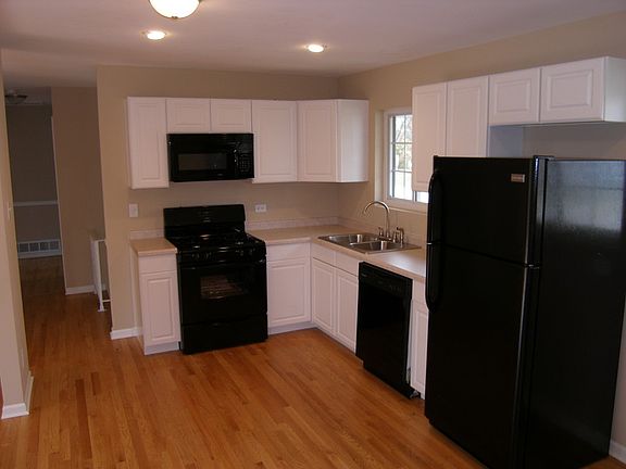 5th image of 51 Armitage Ave