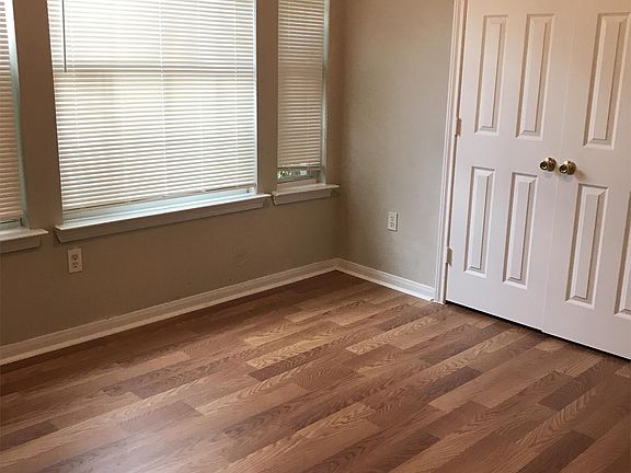 4th image of 2510 Lake Park Dr
