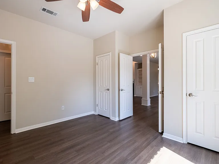 1411 Lakeway Dr — Photo 12