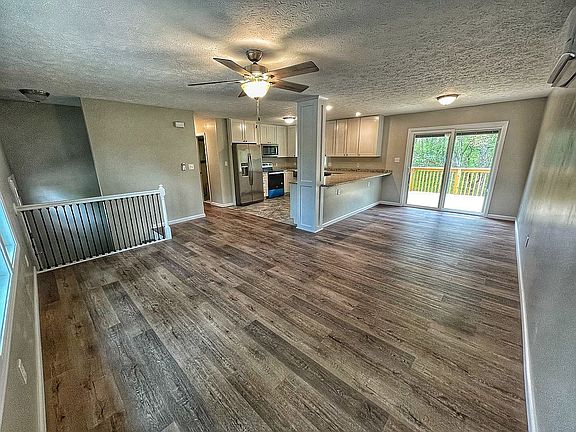 Living room, kitchen 