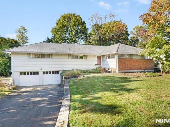 11 Hamilton Drive, North Caldwell, NJ 07006