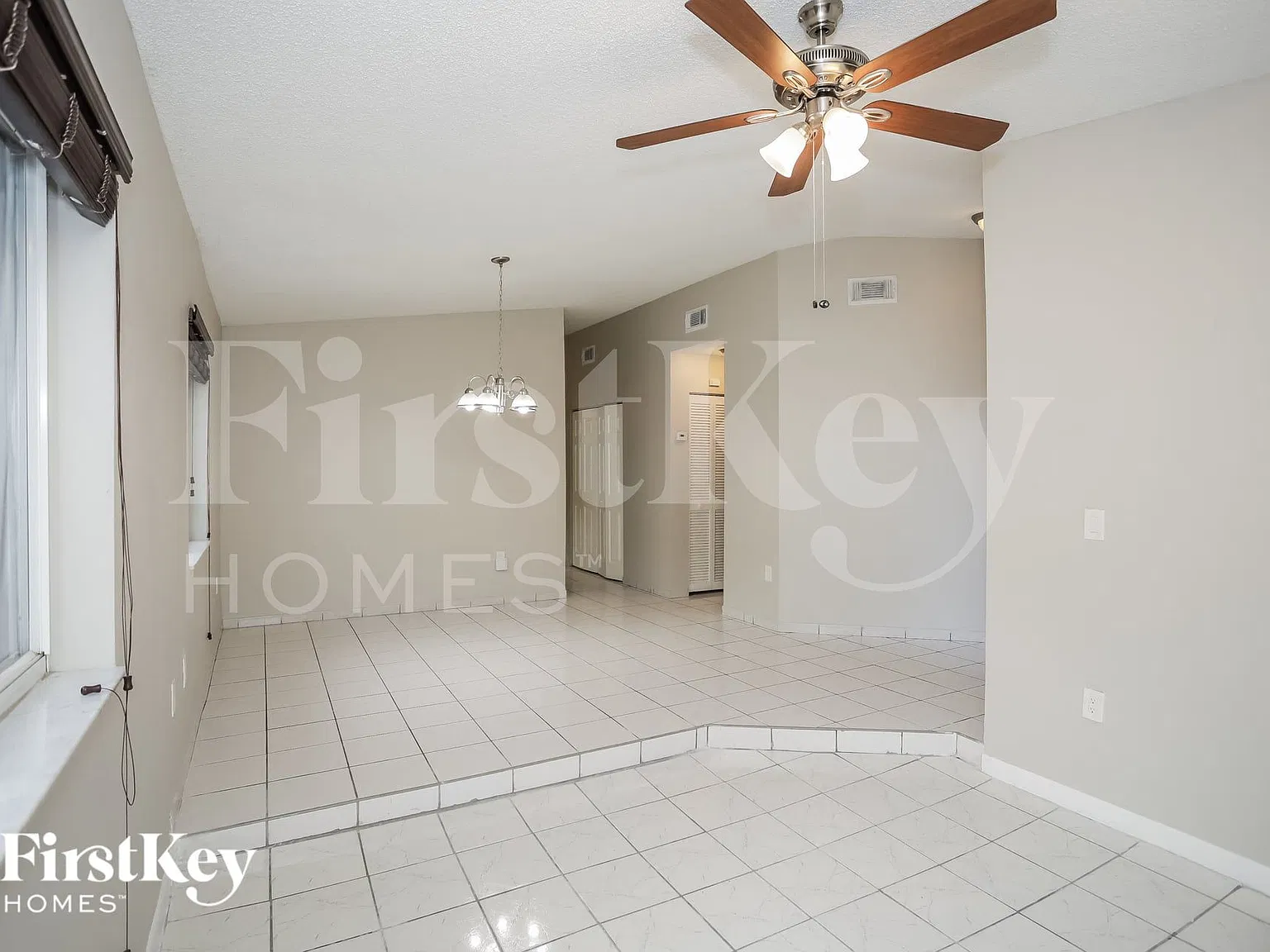 3 bed, 2.0 bath, 1460 sqft, $4,010 — Photo 3
