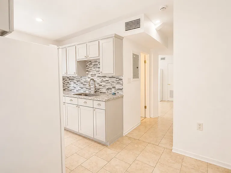 1716 E Kaley Ave #1 — Photo 5