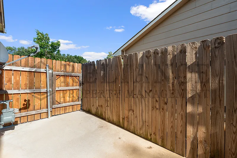 3 bed, 2.0 bath, 1173 sqft, $1,345 — Photo 3