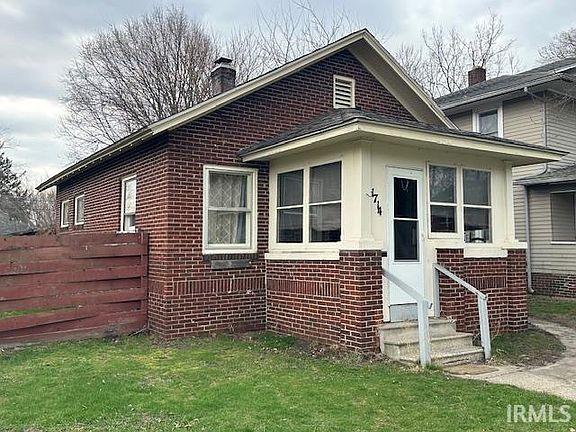 2nd image of 1714 S Twyckenham Dr