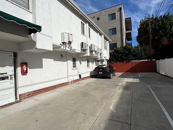 4th image of 10814-10818 Blix St #818-2
