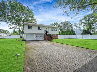 24 14th Ave, West Babylon, NY 11704