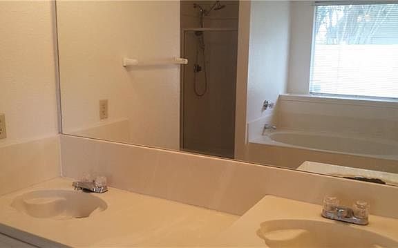 5th image of 800 Edmonton Dr