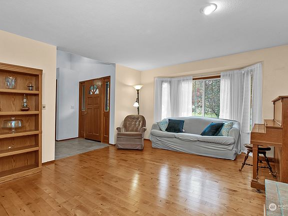 4th image of 8716 Silver Fox Court SW