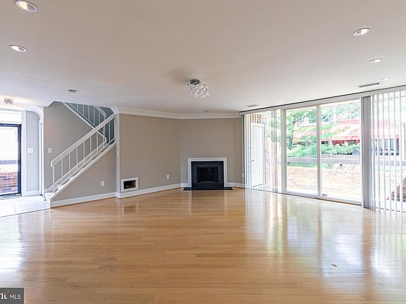 5th image of 1667 S Hayes St #2