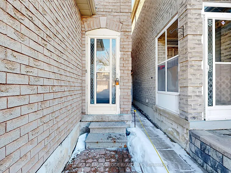 107 Joycedale St #MAIN FLOOR — Photo 4