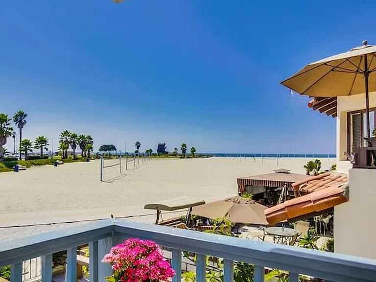 2645 Ocean Front Walk — Photo 4
