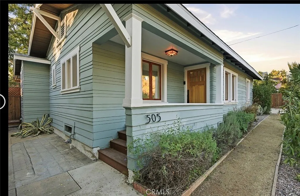 3 bed, 1083 sqft, $4,595 — Photo 1