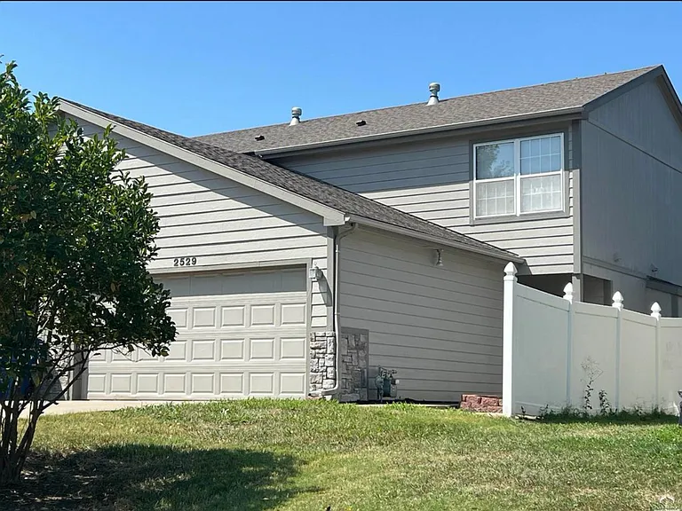 2529 Morningside Dr — Photo 2