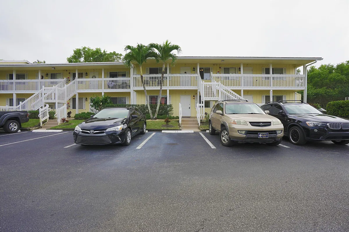 Building Photo - 4635 Bayshore Dr #P7