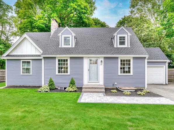 26 Hartford St, Natick, MA 01760