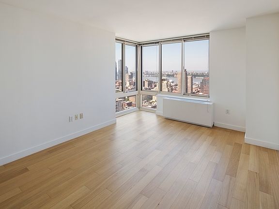 5th image of 260 W 54th St APT 37E
