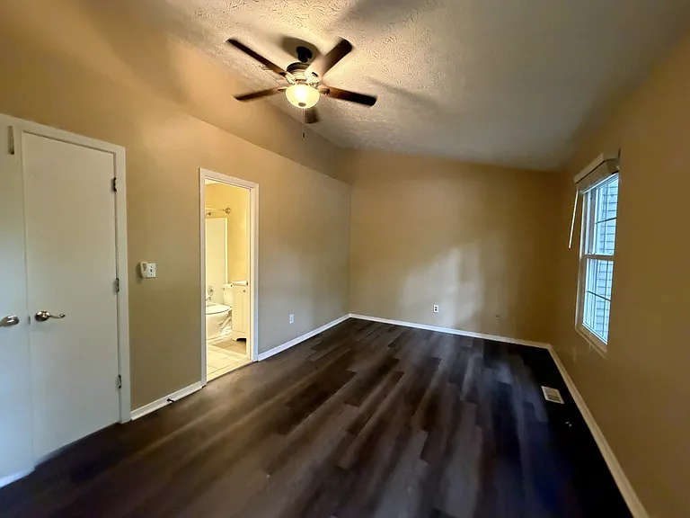 208 Wedgewood Way — Photo 34