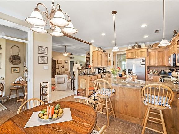 3rd image of 208 Orleans Dr