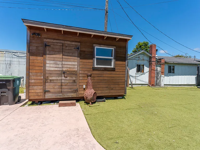 138 N Lincoln St — Photo 13