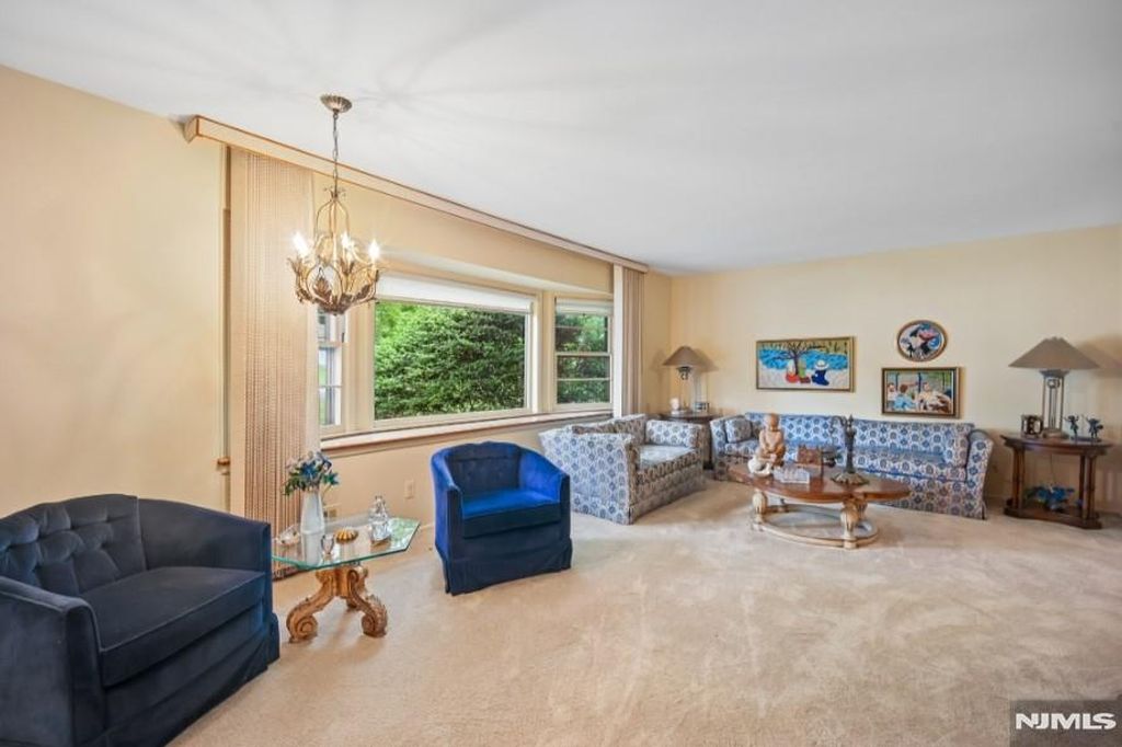 19 Bear Brook Ln, Livingston, NJ - More