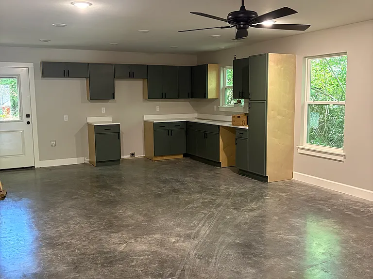 916 Kentucky Ave — Photo 1