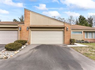 36822 Tanglewood Ln, Farmington, MI