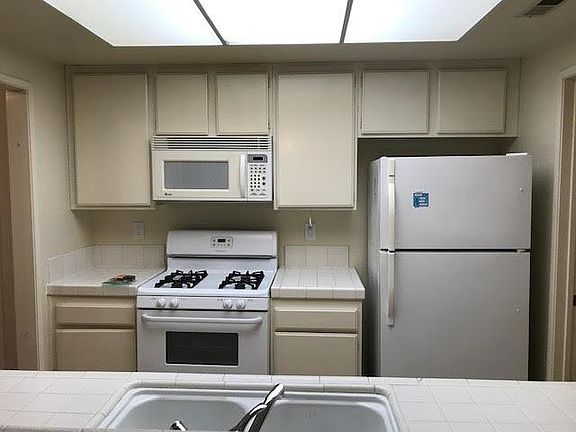 3rd image of 2559 Plaza Del Amo Unit 211