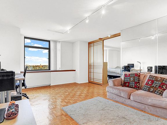 2nd image of 112-01 Queens Blvd #11L