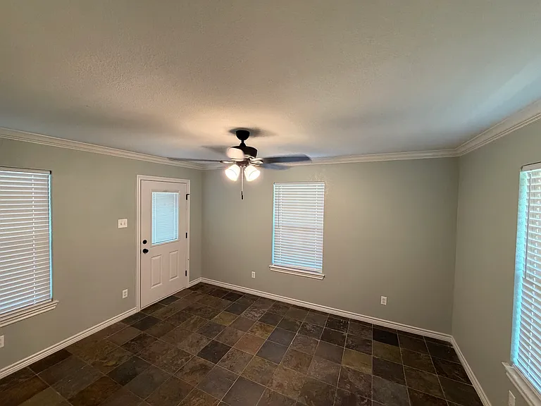 421 W Thomas St — Photo 14