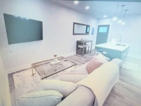 2nd image of 415 E Jasper St Unit 2