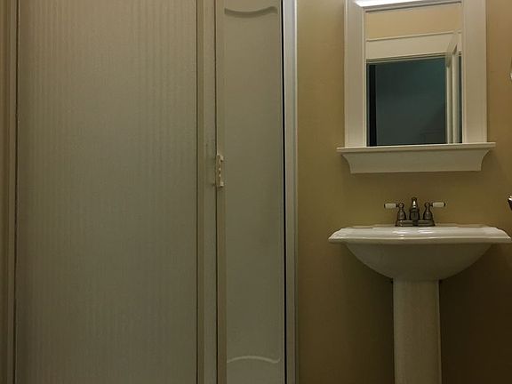 3rd image of 1125 F St APT 04