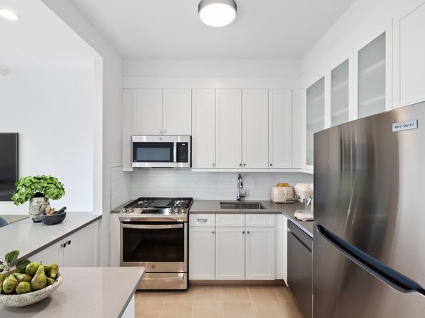60 W 66th St APT 14D