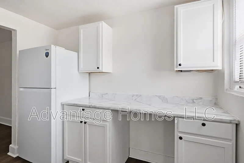 1015 N Scott Ave — Photo 4