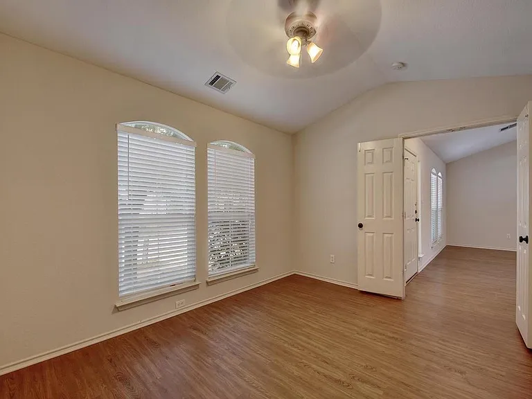 136 Strawn — Photo 16