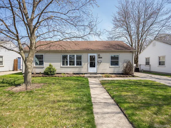 26274 Barnes St, Roseville, MI 48066