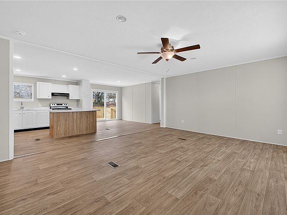 4th image of 103 Windfield Hill Rd