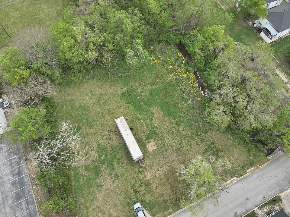 2nd image of 105 Andrews St