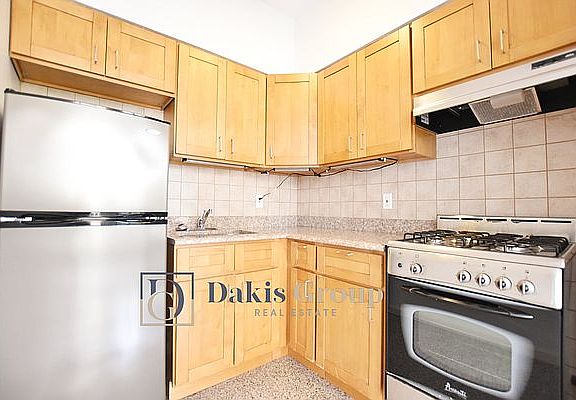 5th image of 30-01 Newtown Ave #Gs2