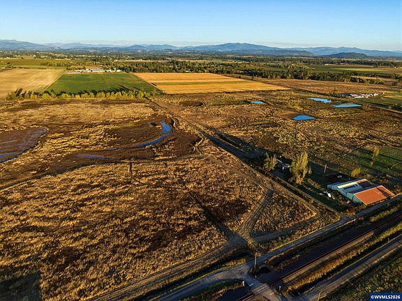 5th image of 900 Duckflat Rd SE