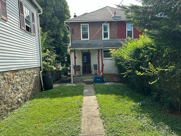 135 S 8th Ave — Photo 5