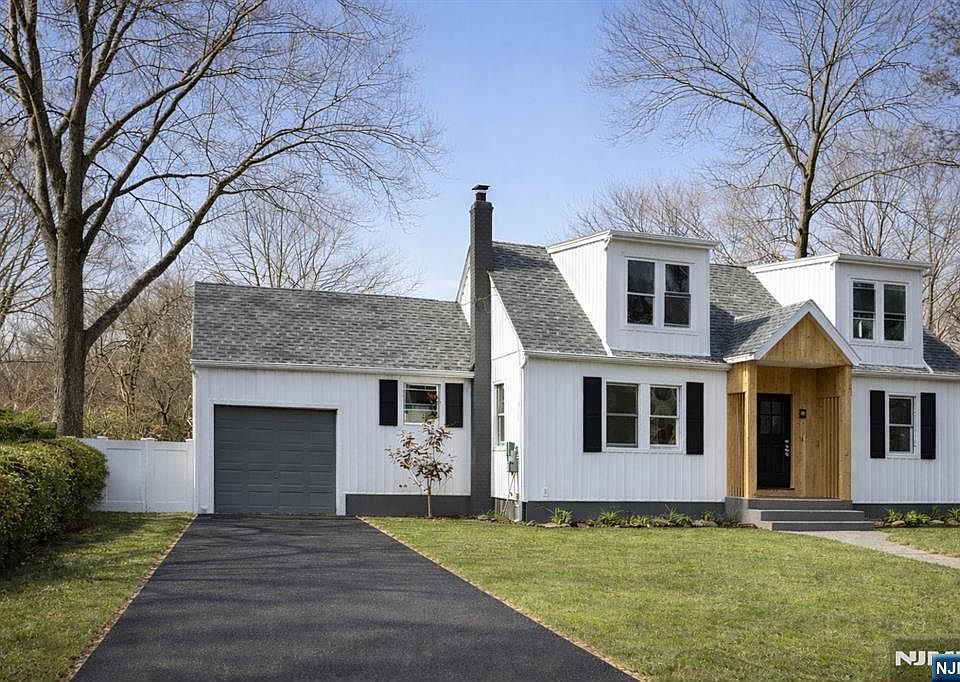 1st image of 28 Kensington Ave
