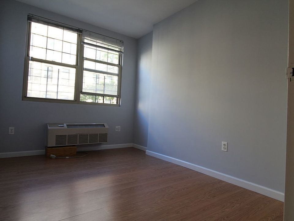 1st image of 1765 Townsend Ave APT 10D