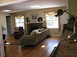 5th image of 70 Oak Grove Ave