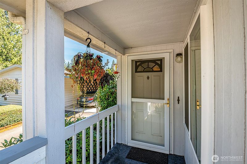 2nd image of 2279 Ventura Avenue #58