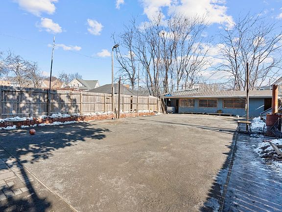 3rd image of 1146-1148 Iranistan Avenue