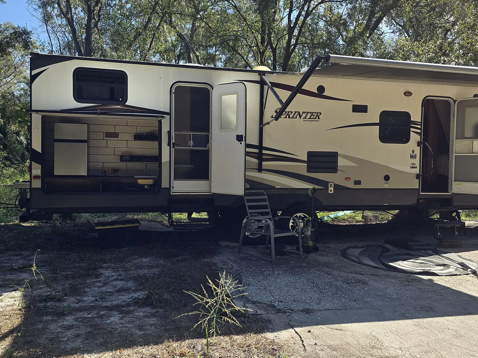 2 bed, 33 sqft, $1,100 — Photo 1