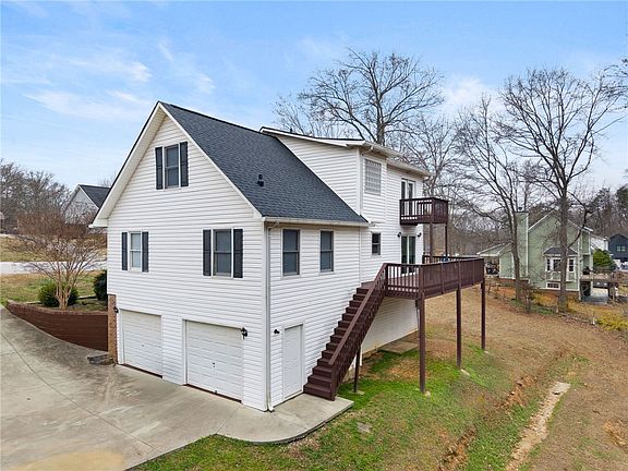 4th image of 17 Hester Rd