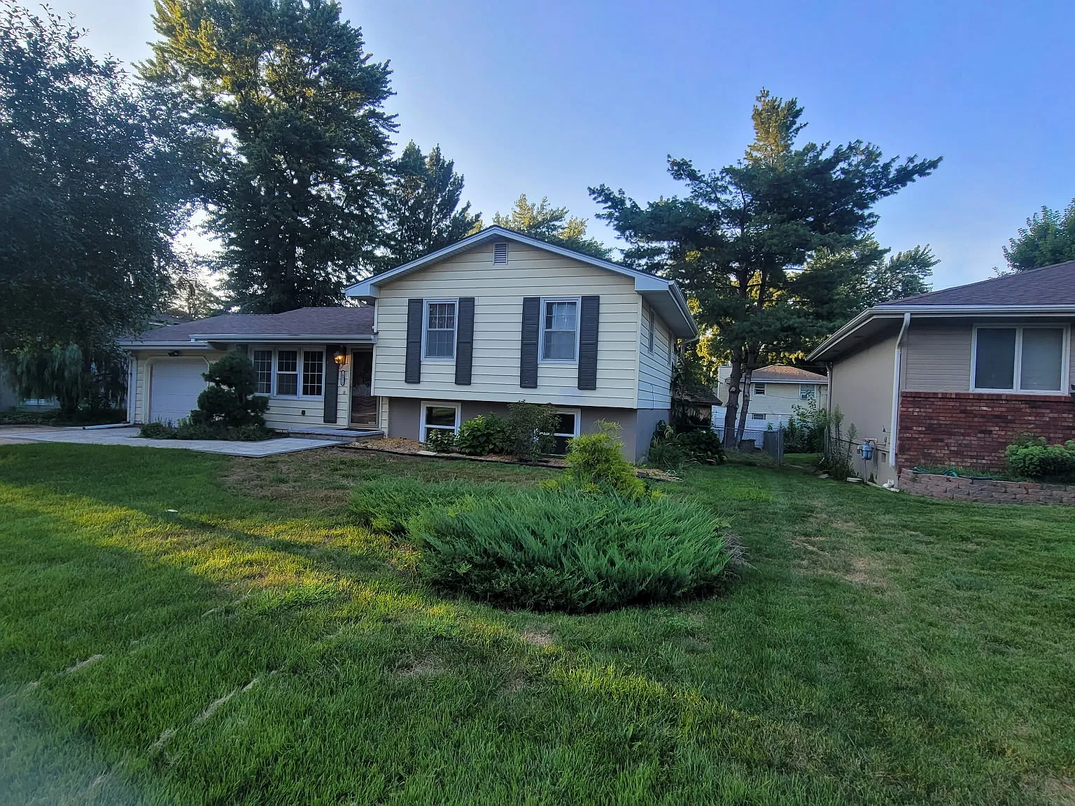 3 bed, 1.5 bath, 1450 sqft, $2,300 — Photo 1