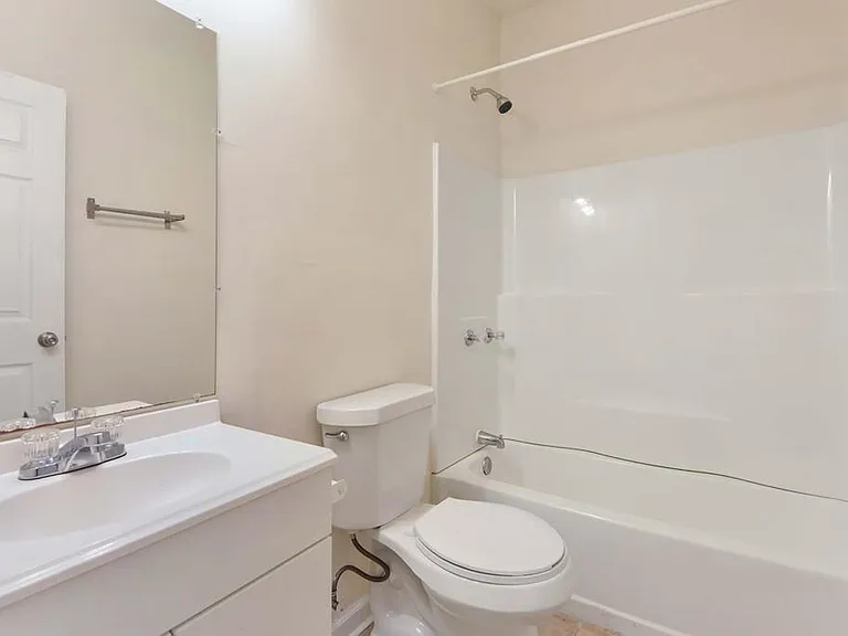1099 Smith St SW #B — Photo 8